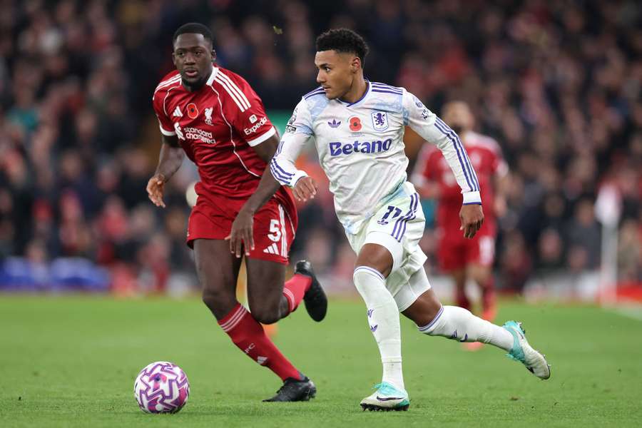 Aston Villa e Liverpool fazem duelo decisivo por vaga no G5