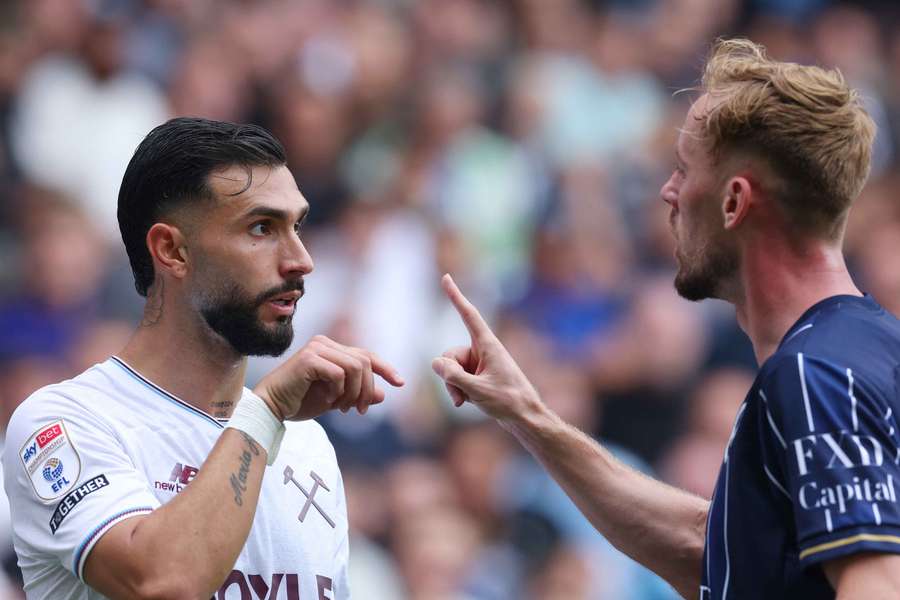 Taty Castellanos las tuvo tiesas con los rivales del Millwall Taty Castellanos las tuvo tiesas con los rivales del Millwall