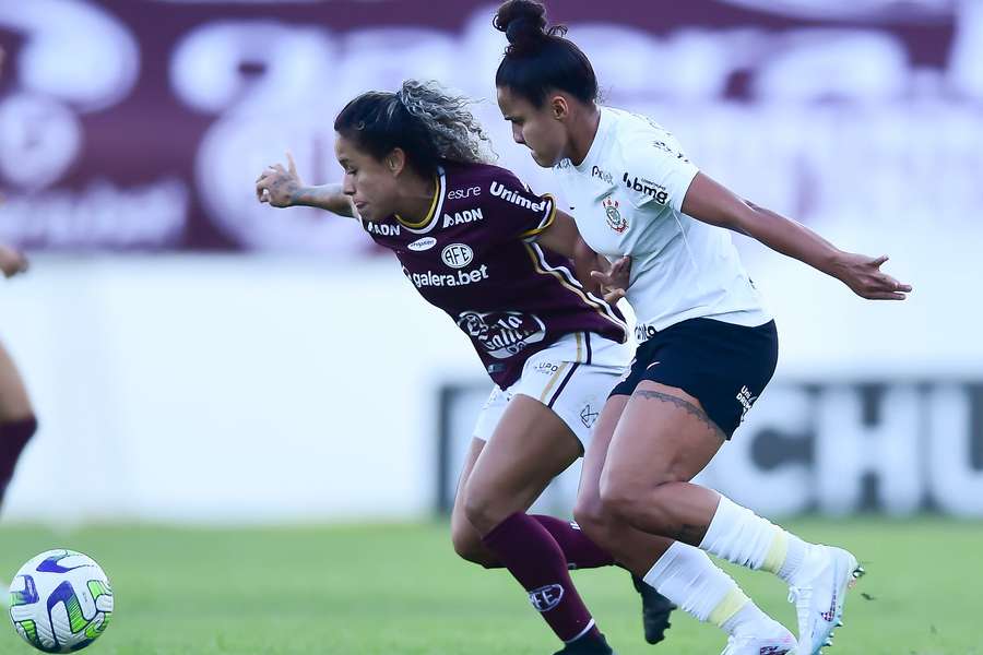 Ferroviária e Corinthians fizeram jogo brigado em Araraquara