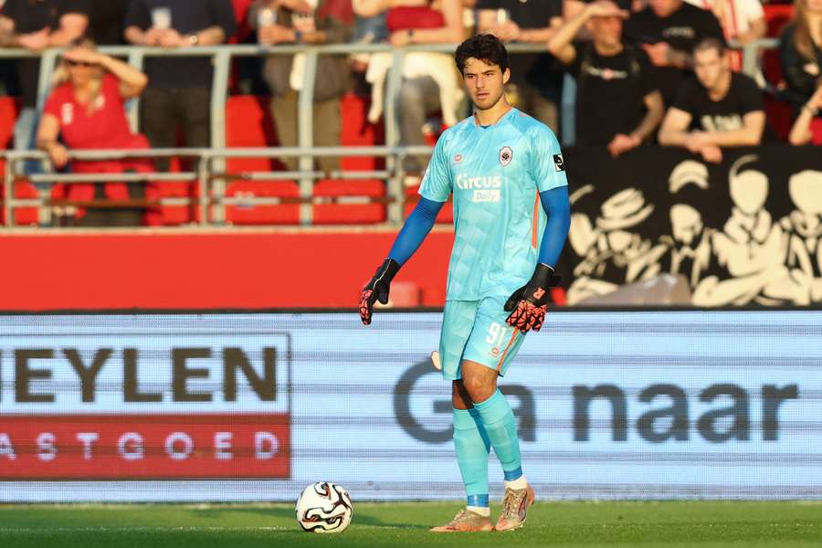 Senne Lammens, contratação do Manchester United Senne Lammens, contratação do Manchester United