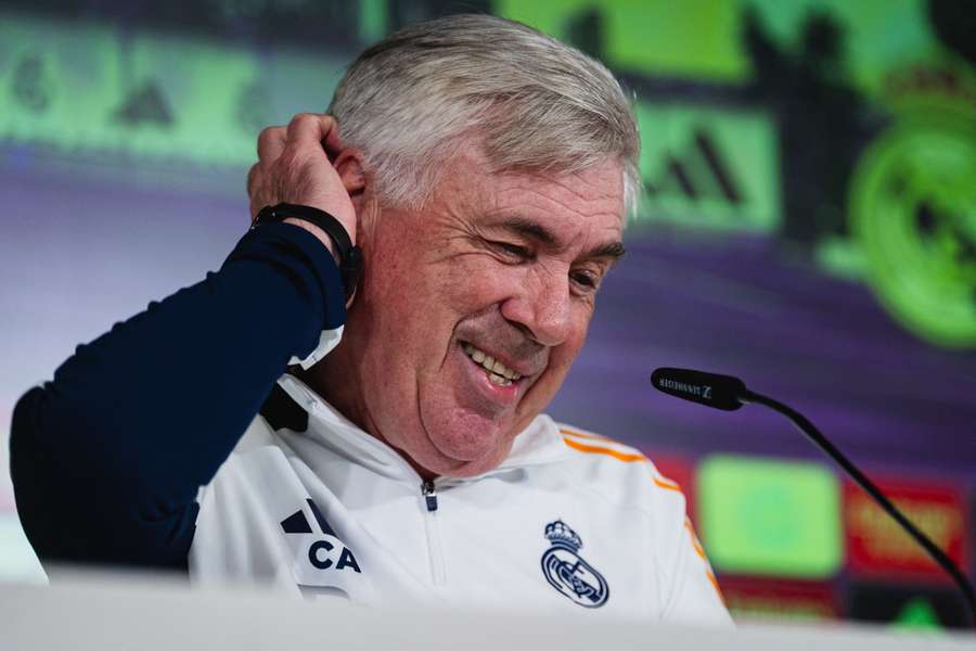 Ancelotti durante coletiva de imprensa