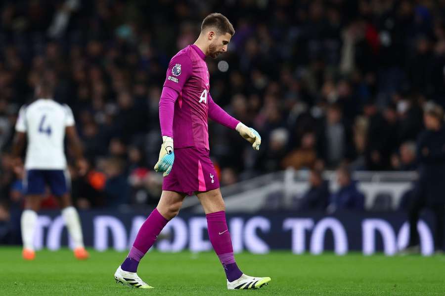 'It's painful' - Vicario responds to Tottenham boo boys after howler in Fulham defeat 'It's painful' - Vicario responds to Tottenham boo boys after howler in Fulham defeat