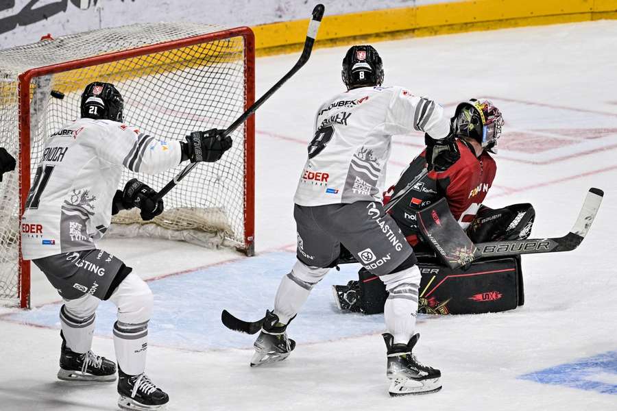 Sparta ve třetím kole extraligy prohrála doma s Karlovými Vary 1:2.