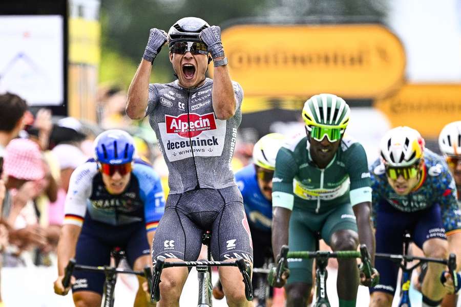 Jasper Philipsen se prosadil v hromadném dojezdu 10. etapy Tour de France.