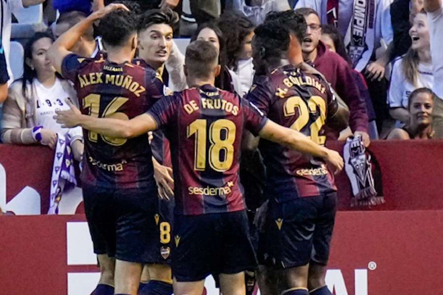 Los jugadores del Levante celebran un gol ante el Albacete