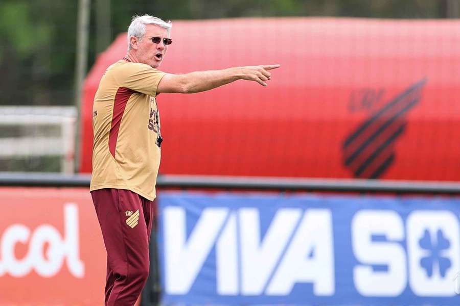 Odair Hellmann, técnico do Athletico-PR