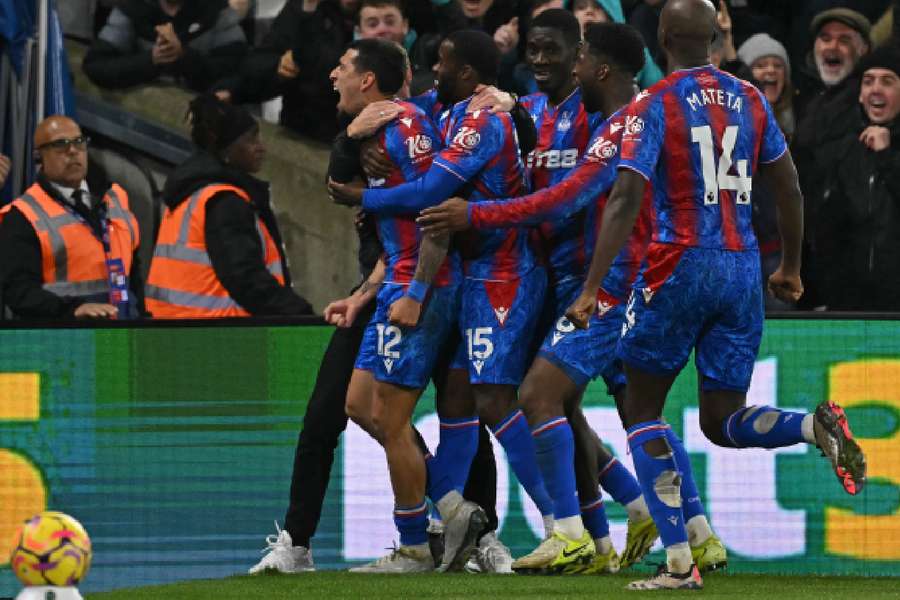 Daniel Muñoz salvou o Palace em jogo muito disputado contra o Newcastle