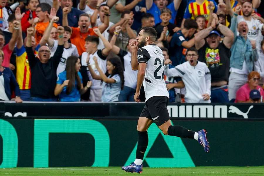 Rioja pens new Valencia contract