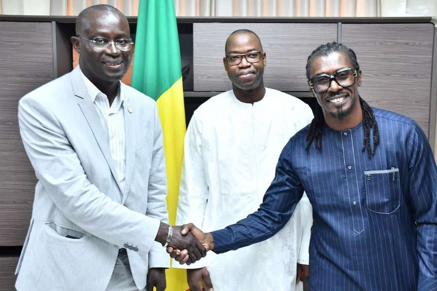 Aliou Cissé vai ficar pelo menos mais dois anos no comando do Senegal