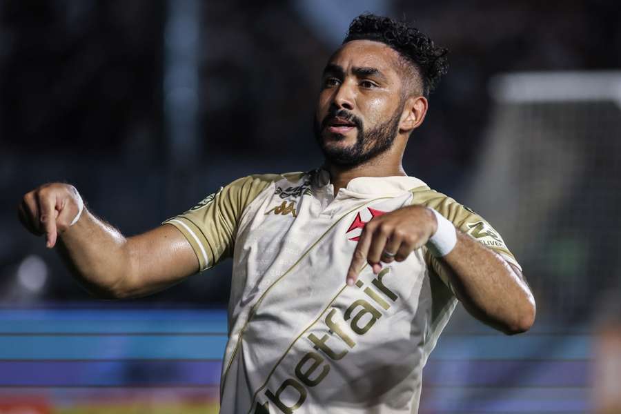 Payet disputou 17 jogos nesta temporada e distribuiu três assistências