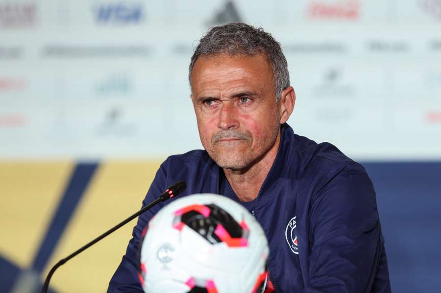 Luis Enrique atiende a los medios