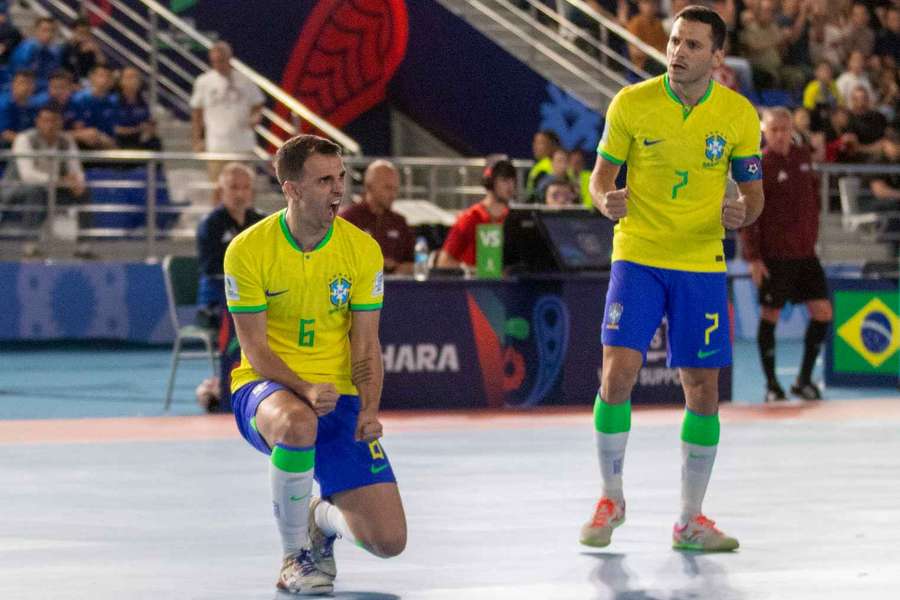 Brasil não deu chances para os caribenhos na estreia da Copa do Mundo