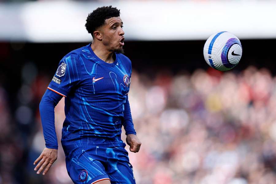 Jadon Sancho během zápasu Premier League mezi Arsenalem a Chelsea.