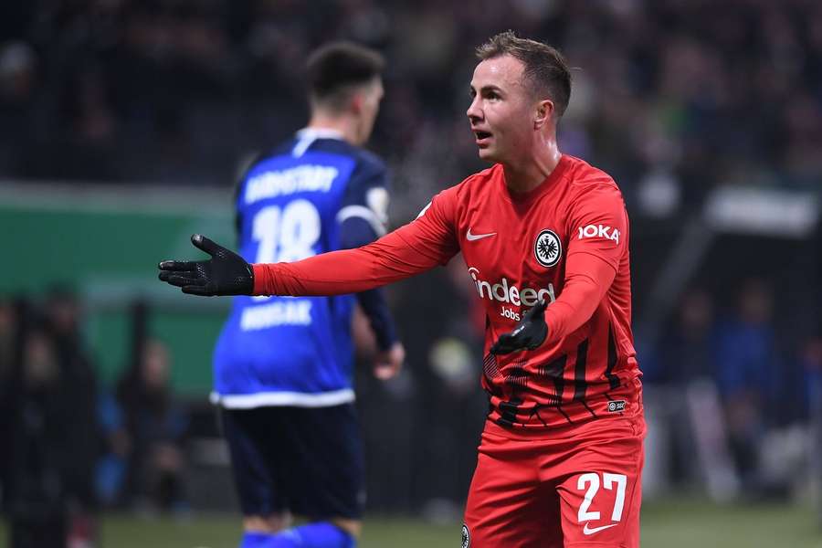 Mario Götze (r.) im Pokalspiel gegen Darmstadt im Februar 2023.