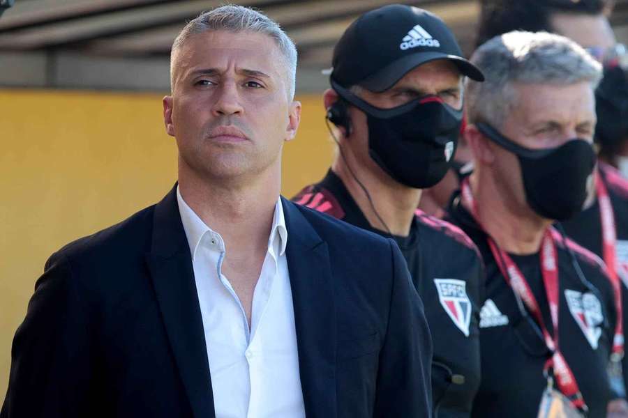 A torcida não ficou muito feliz com a queda de Crespo A torcida não ficou muito feliz com a queda de Crespo