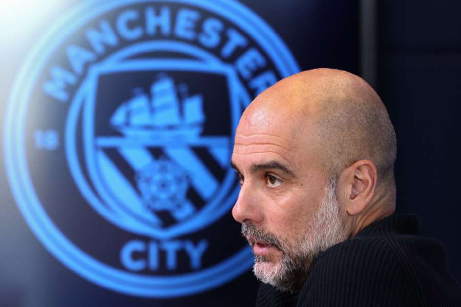 Pep Guardiola durante coletiva prévia ao duelo com o Feyenoord, da Holanda