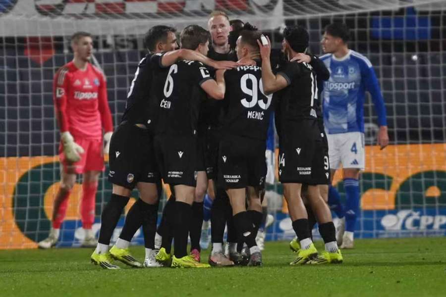 Radost v podání hráčů Viktorie Plzeň. Radost v podání hráčů Viktorie Plzeň.