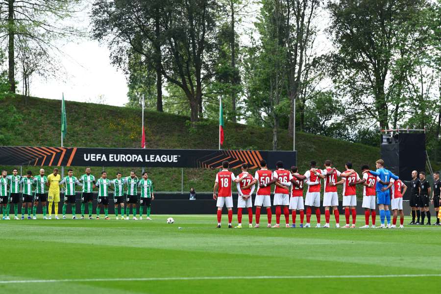 Minuto de silêncio em homenagem a Mircea Lucescu antes do SC Braga - Betis