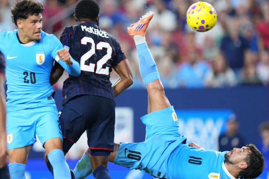 Gol de bicicleta de Arrascaeta em EUA 5x1 Uruguai Gol de bicicleta de Arrascaeta em EUA 5x1 Uruguai