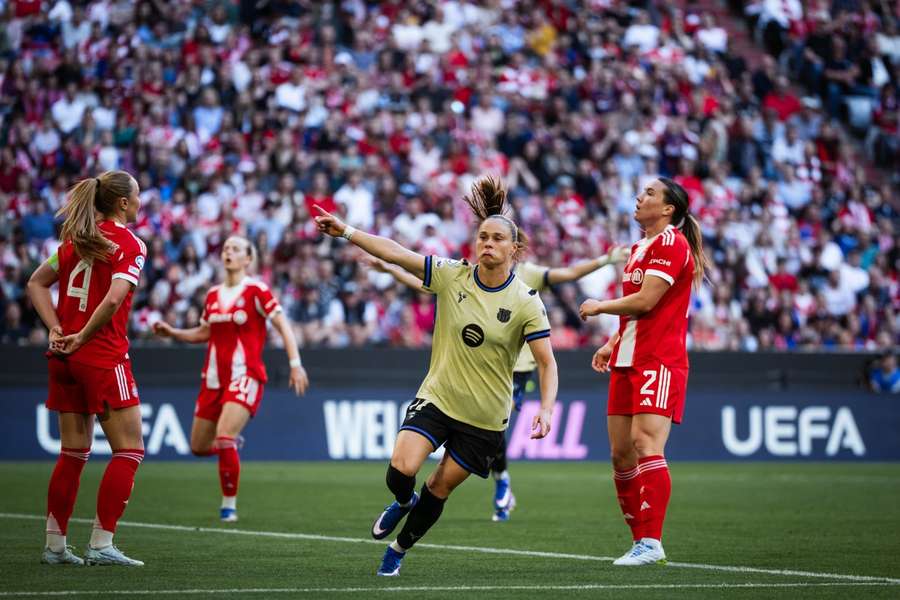 Ewa Pajor celebra su gol