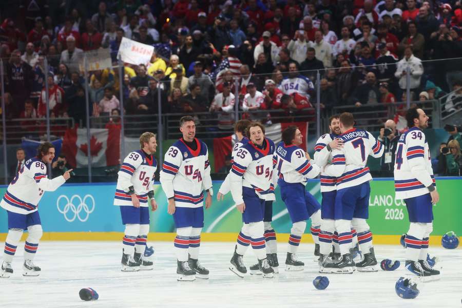 Radosť hráčov USA po víťaznom góle. Radosť hráčov USA po víťaznom góle.