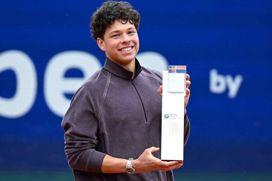 Ben Shelton celebrates his win