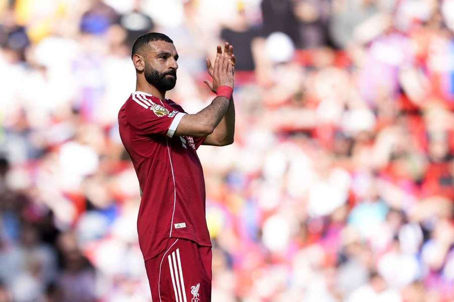 Liverpool legend Carragher blasts 'selfish' Salah over Ronaldo-style dig Liverpool legend Carragher blasts 'selfish' Salah over Ronaldo-style dig