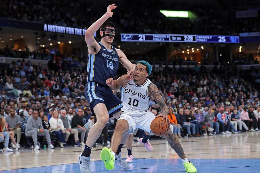 Jeremy Sochan w trakcie meczu z Grizzlies