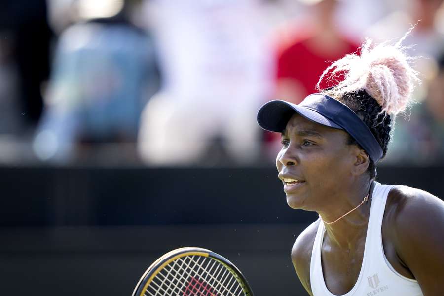 Venus Williams in actie tegen Celine Naef