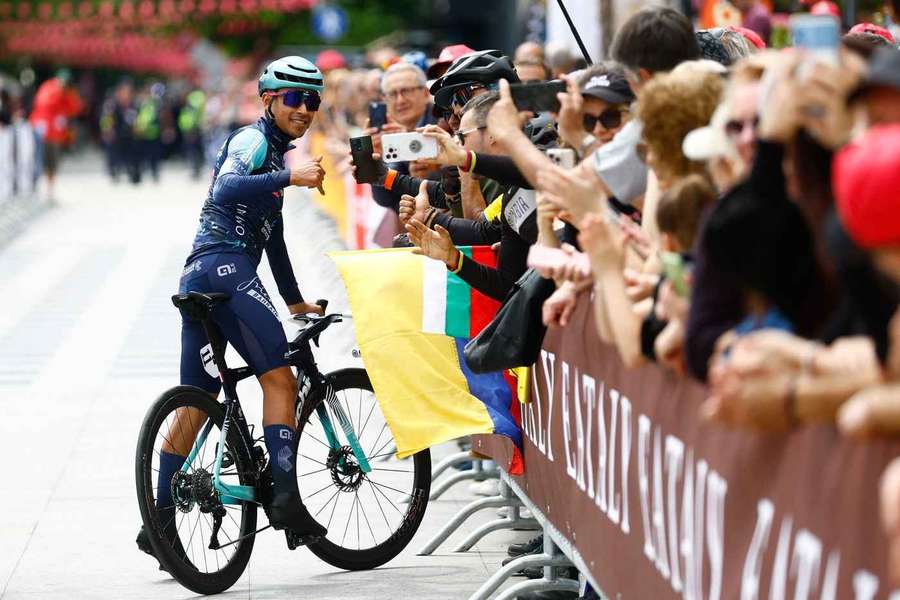 Santiago Buitrago caiu na segunda etapa da Volta a Itália