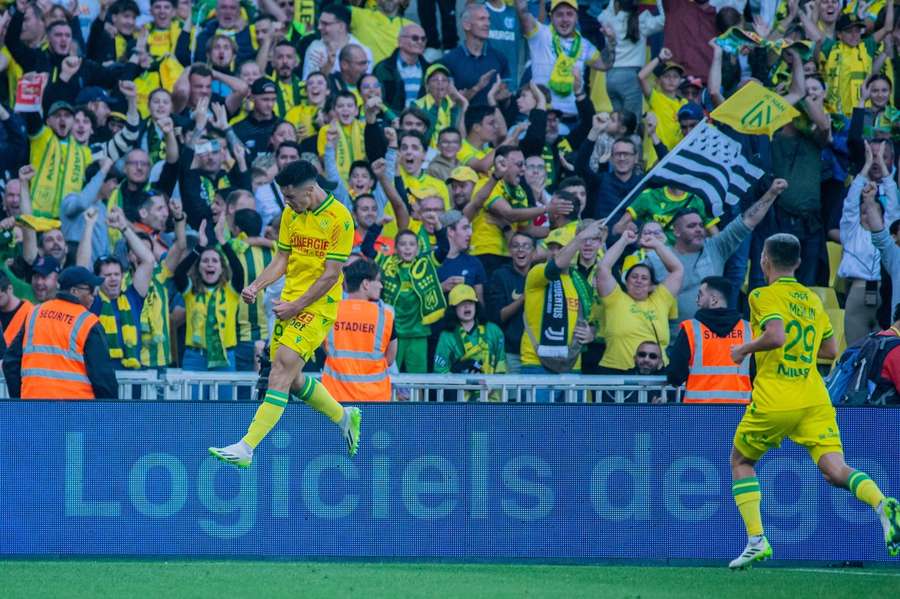 Matthis Abline célébrant son but contre Lorient.