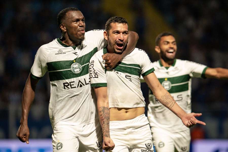 Coritiba está na briga direta pelo acesso