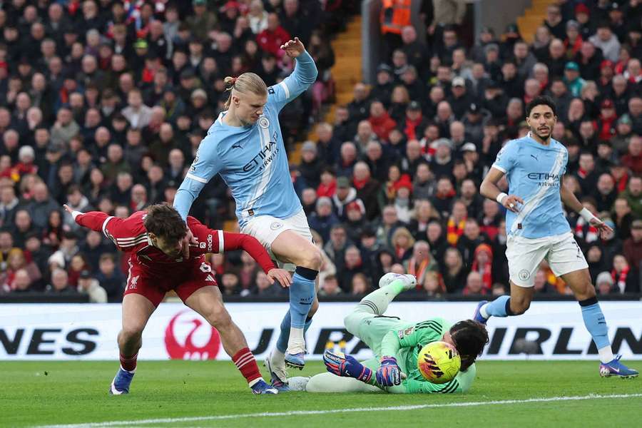 Haaland przyznaje: "Byłem zdenerwowany" przy zwycięskim rzucie karnym dla Man City na stadionie Liverpoolu