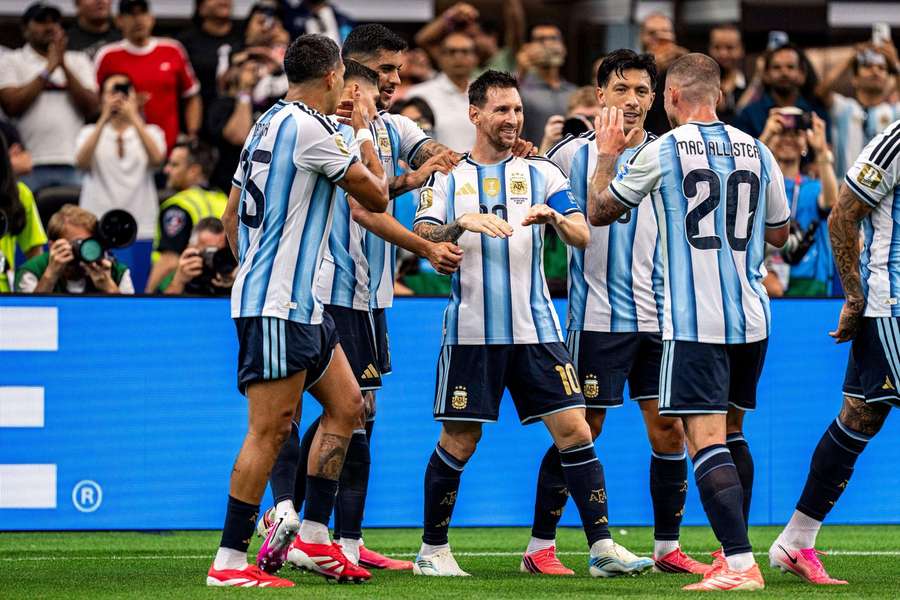 Cupa Mondială 2026: Argentina merge în fazele eliminatorii după 1-0 cu Austria. Cu o dublă, Lionel Messi intră în istorie drept cel mai bun marcator Cupa Mondială 2026: Argentina merge în fazele eliminatorii după 1-0 cu Austria. Cu o dublă, Lionel Messi intră în istorie drept cel mai bun marcator