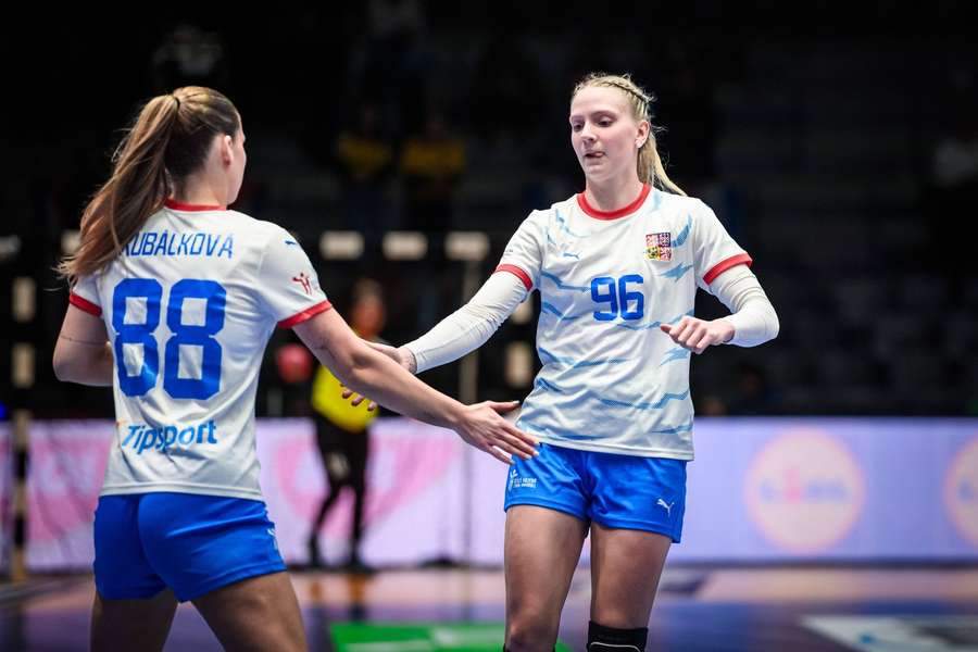 Cholevová (vpravo) byla nejlepší střelkyní utkání. Cholevová (vpravo) byla nejlepší střelkyní utkání.