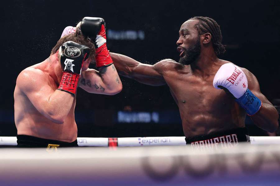 Terence Crawford a été nettement supérieur à Canelo Álvarez