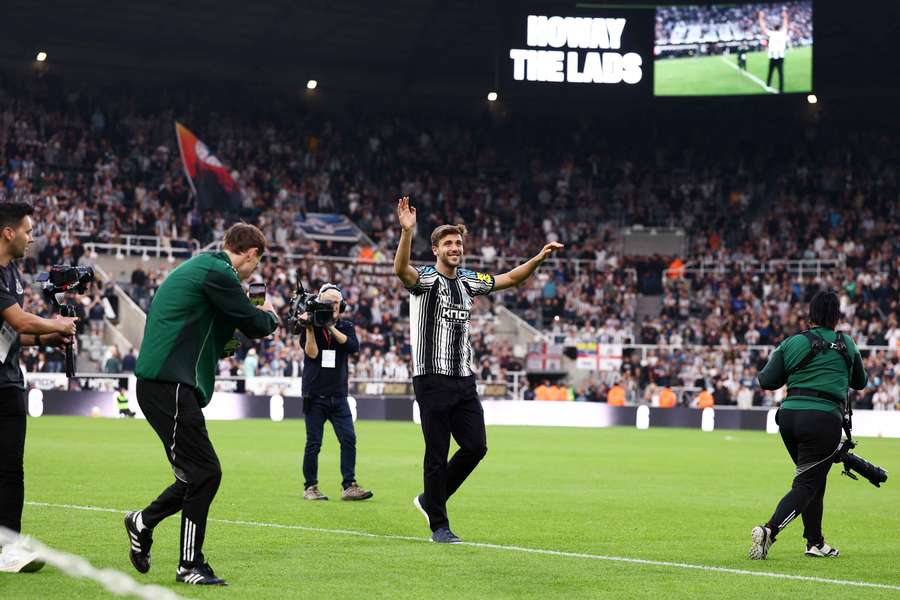 Nico González apresentado como jogador do Newcastle