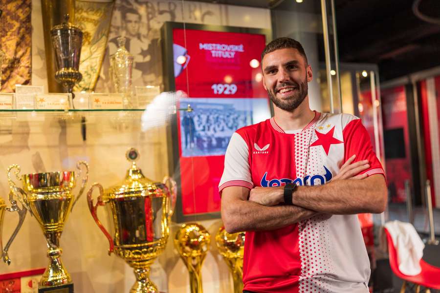 Danijel Šturm už je hráčem Slavie. Danijel Šturm už je hráčem Slavie.
