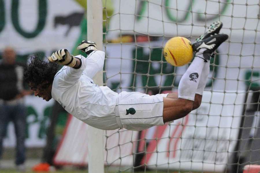 Antigo guarda-redes René Higuita recorda golpe de escorpião após 30 anos