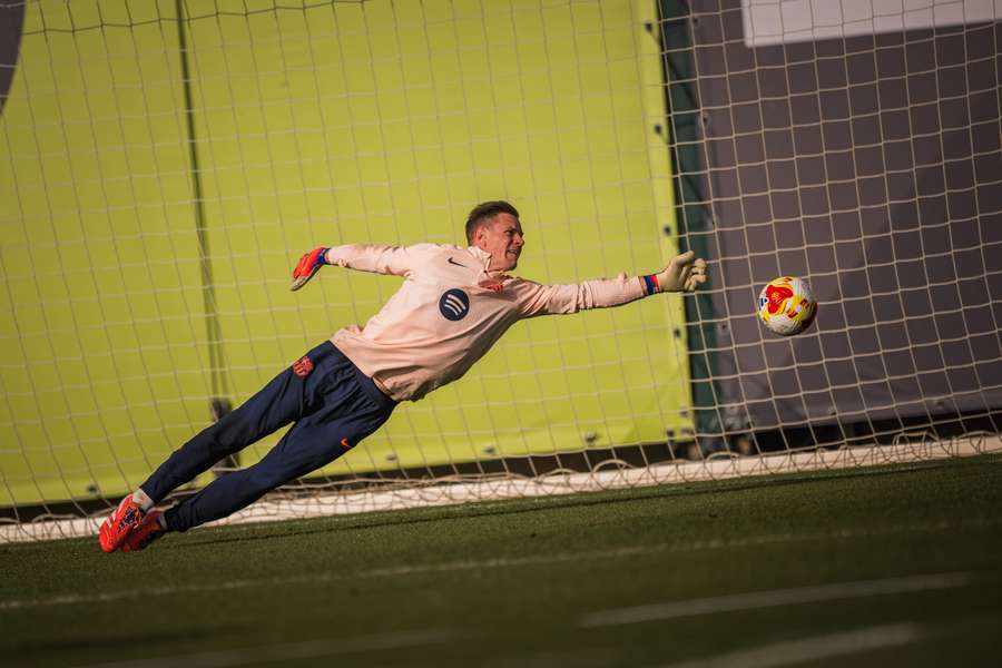 Ter Stegen, esforzándose al máximo durante un entrenamiento antes de Navidad