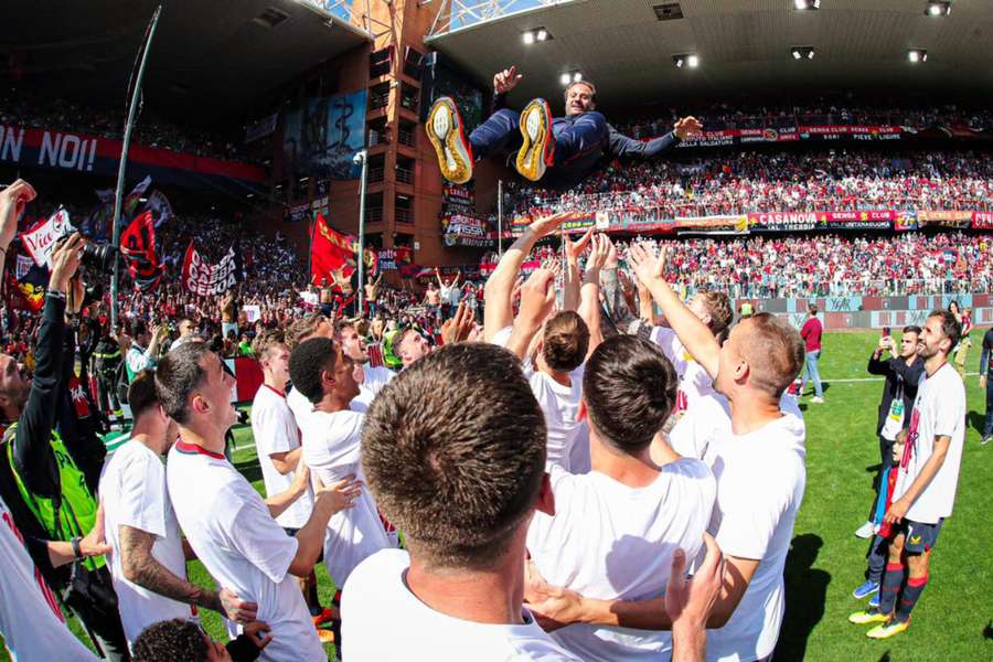 Genoa's players toast manager Alberto Gilardino after their promotion to Serie A