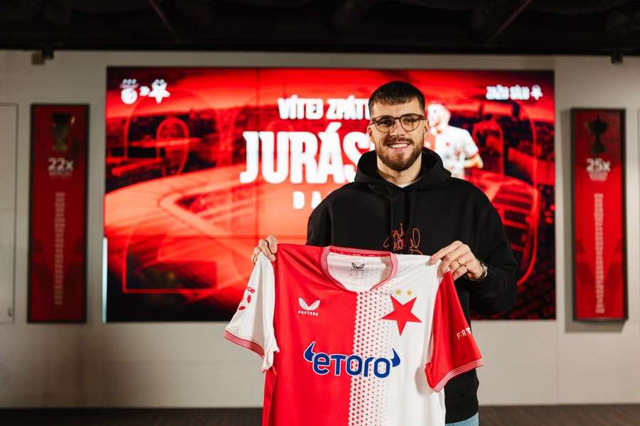 David Jurásek apresentado no Slavia Praga