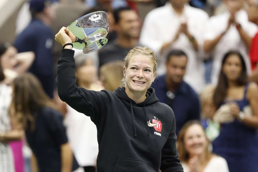 Diede de Groot met haar US Open-bokaal