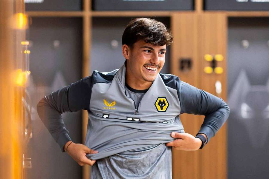 Rodrigo Gomes apresentado no Wolverhampton