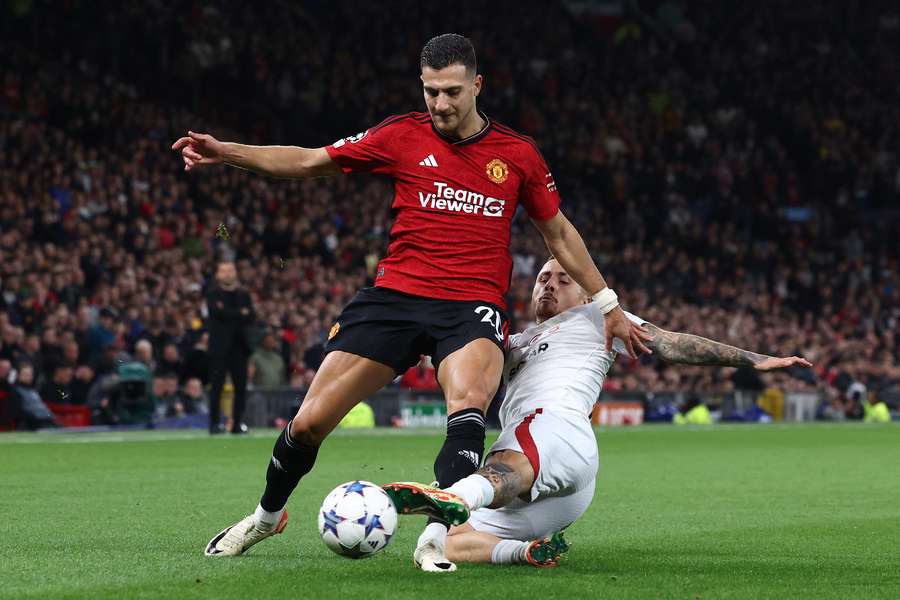 Diogo Dalot em ação na Liga dos Campeões