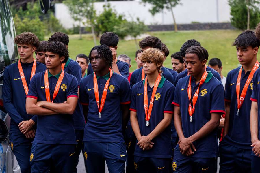 Seleção sub-17 foi recebida na Cidade do Futebol