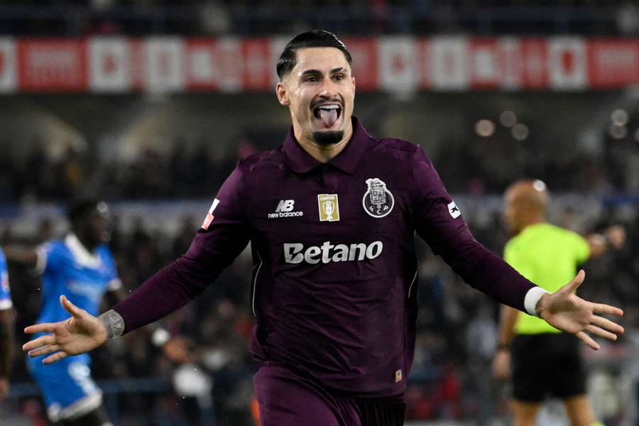 O golo de Borja Sainz ao Gil Vicente (0-1) atribuiu ao FC Porto a 9.ª vitória em nove partidas no campeonato O golo de Borja Sainz ao Gil Vicente (0-1) atribuiu ao FC Porto a 9.ª vitória em nove partidas no campeonato