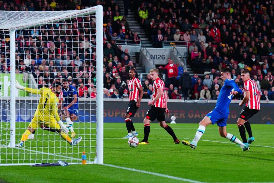 Battling Brentford deny Chelsea in west London derby