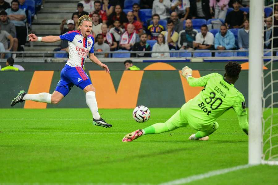 Pavel Šulc byl v dresu Lyonu ve francouzské lize zase vidět, blýskl se asistencí. Pavel Šulc byl v dresu Lyonu ve francouzské lize zase vidět, blýskl se asistencí.