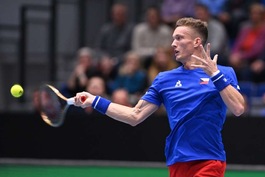 Jiří Lehečka potvrdil v úvodní dvouhře roli favorita.